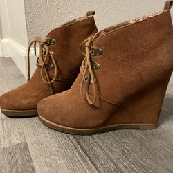 Steve Madden Wedge lace Up Boots