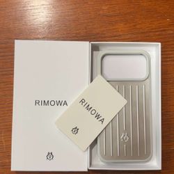 Rimowa iphone 17 pro max case silver 