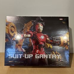 Iron Man 2 Mark 4 MK4 Powered Suit with Movable Figure