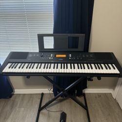 Yamaha Keyboard EW300 with pedal
