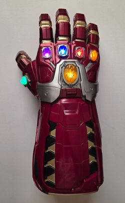 Hasbro Marvel Legends Series 20” Avengers Electronic Power Gauntlet E6253
