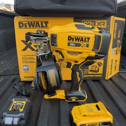 DeWalt 20V XR Roofing Nailer – Nuevo, Combo Completo