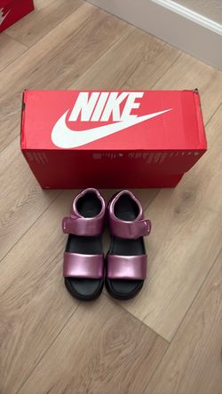 Women’s Nike sandals