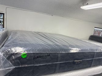 KING SIZE SIMMONS BEAUTYREST BLACK SERIES 3 (FIRM) MATTRESS & BOX SPRINGS BED SET