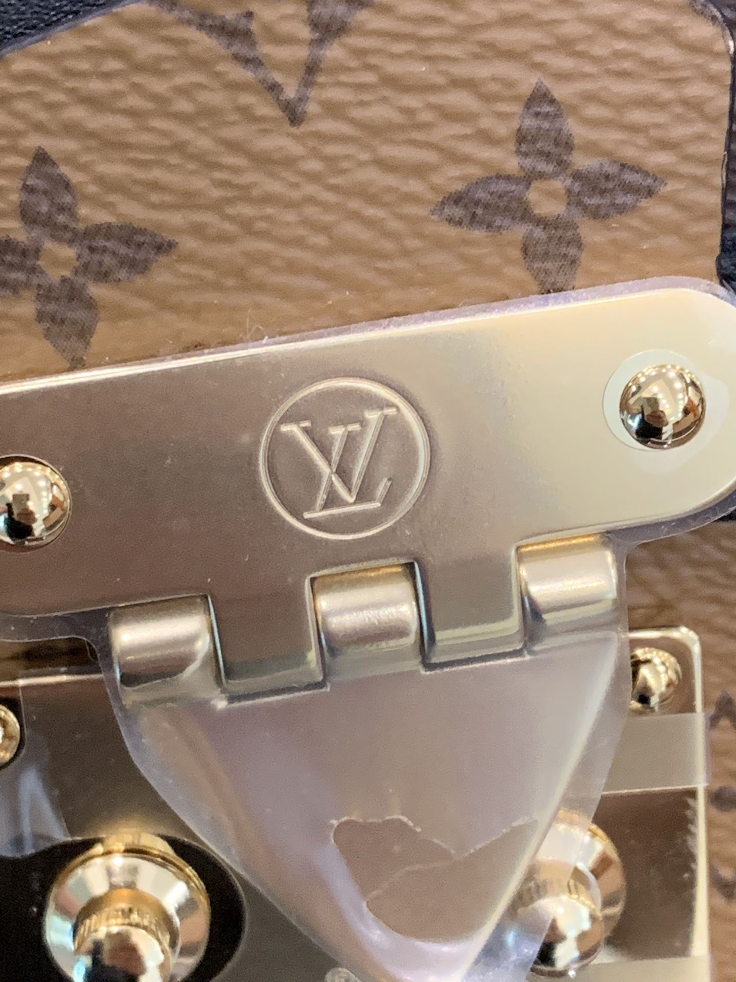 Louis Vuitton Trunk Clutch in Reverse Monogram M43596 for Sale in Gilbert,  AZ - OfferUp