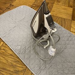 Iron with pad