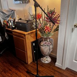 Telescoping Microphone Stand
