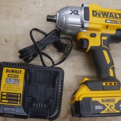 DeWalt DCF889M2 20V MAX 1/2" High Torque Impact Wrench Kit  DCB115 charger , 4ah 20v DCB204 battery . new out of box. 
