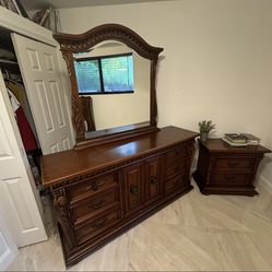 Queen bed set W/ Mattress