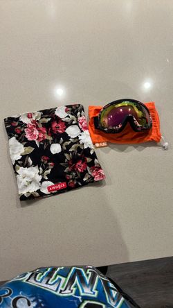 Women’s Floral Neck Gaiter and Goggles Set 