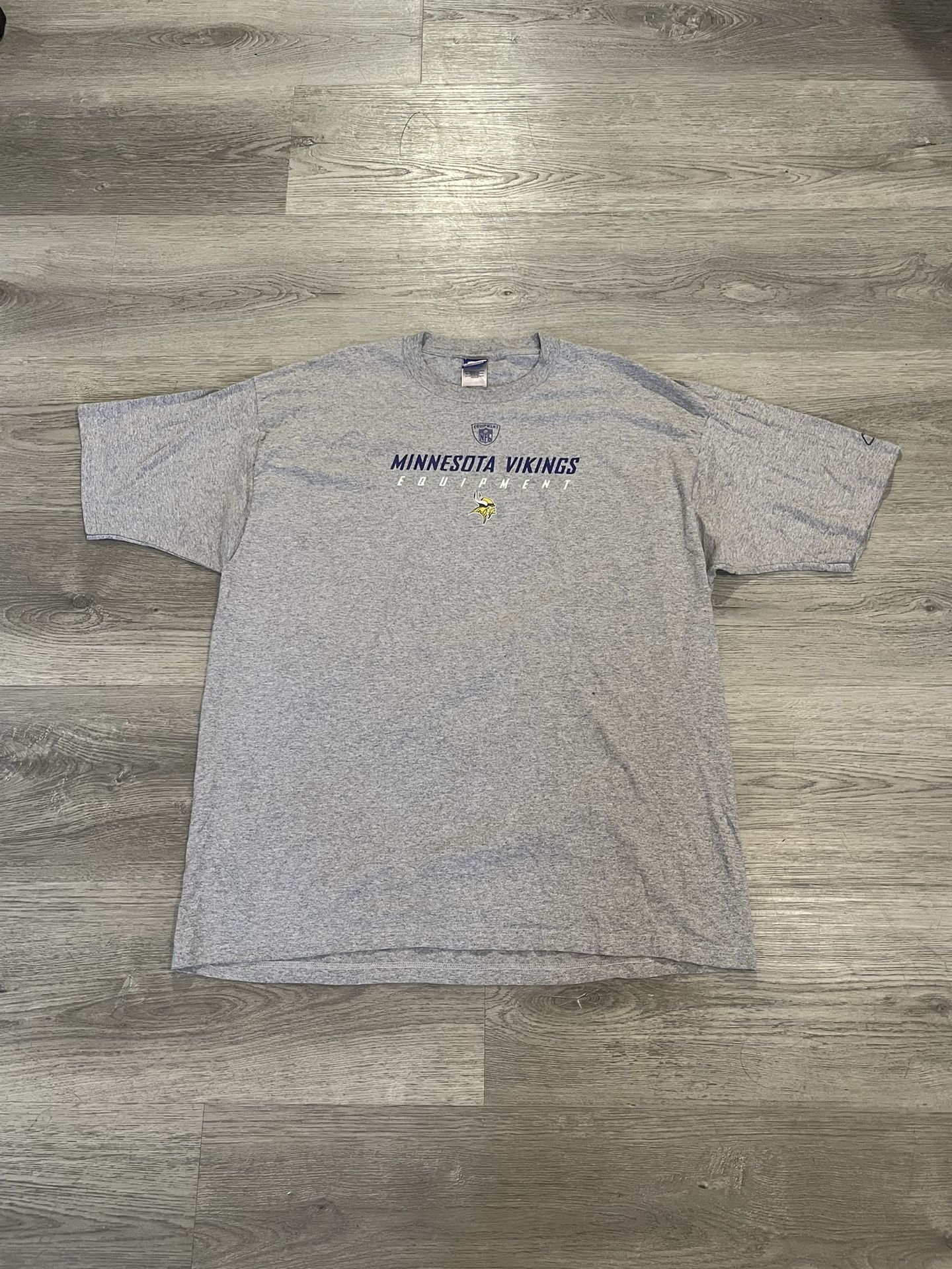 Vintage Reebok NFL Minnesota Vikings men's grey shirt