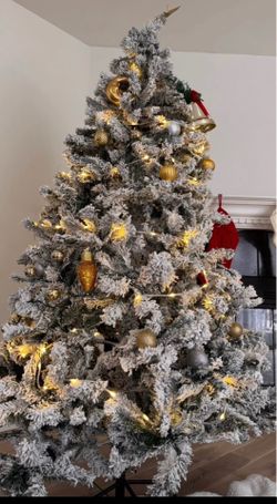 Snow flaked Christmas tree 6.5 ft tall