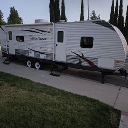 2012 30ft.  Aspen Trail by Dutchman *Excellent Condition*