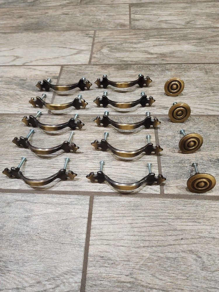 14 vintage Amerock door pulls