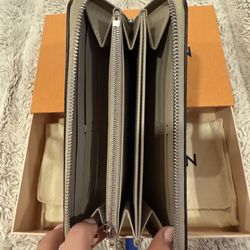 Louis Vuitton Zippy Wallet
