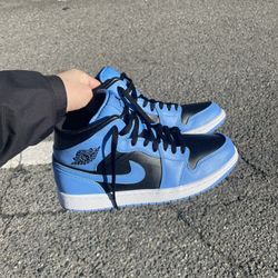 Jordan 1 University Blue Mid