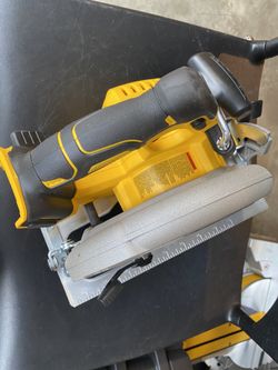 DEWALT 20-Volt MAX Lithium-Ion Cordless Brushless 7-1/4 in. Circular Saw with Brake (Tool-Only)