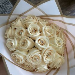 20 White Roses 
