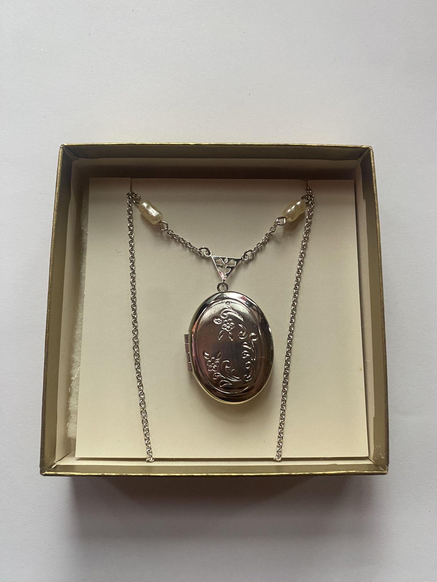 Vintage Avon, Silver tone Locket, Faux Pearl Accents, Avon,vintage Jewelry