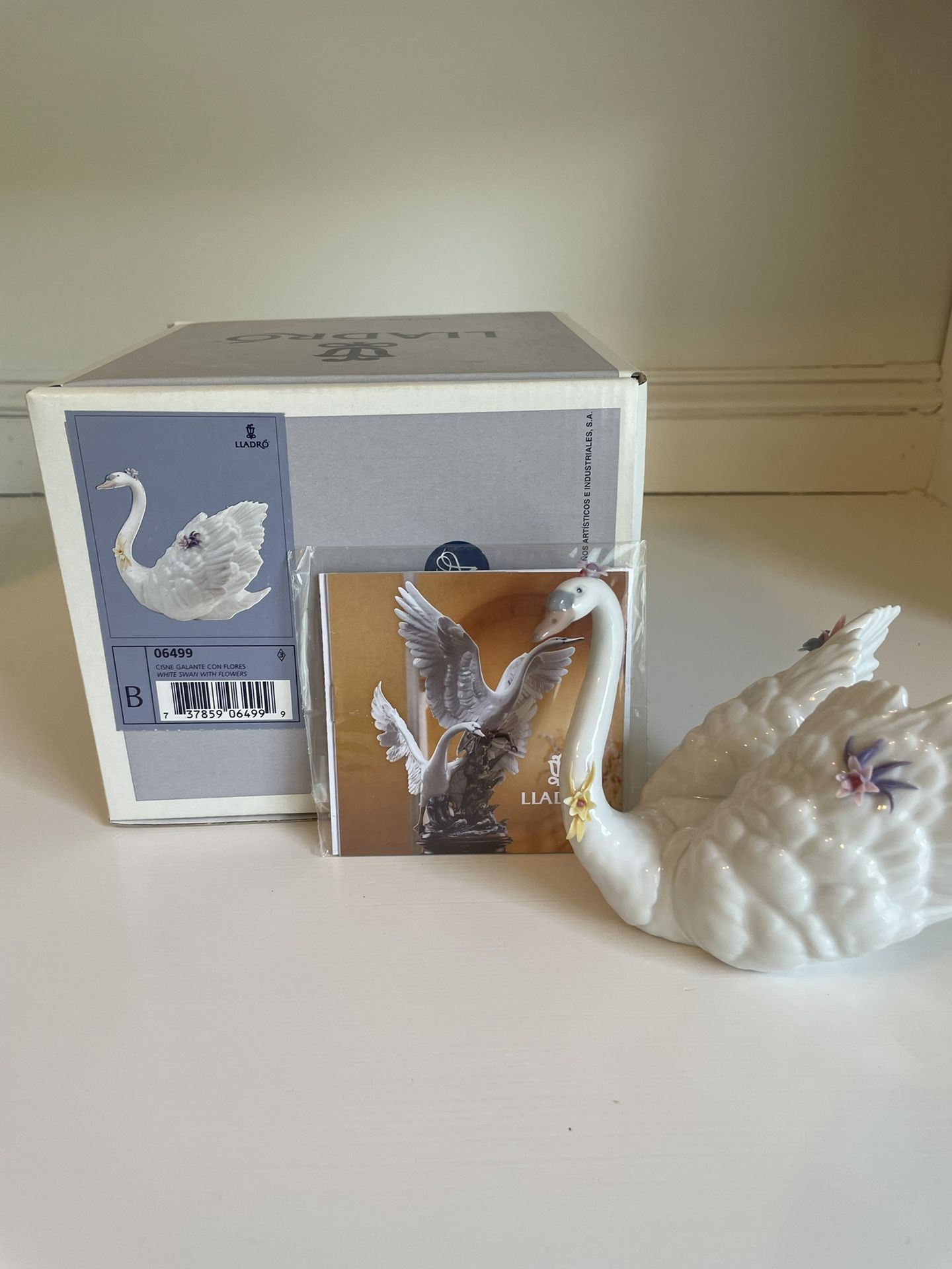 Lladro White Swan With Flowers #6499