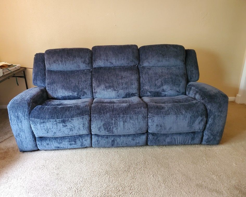 Kai Dual Power Motion Sofa with Drop Table
