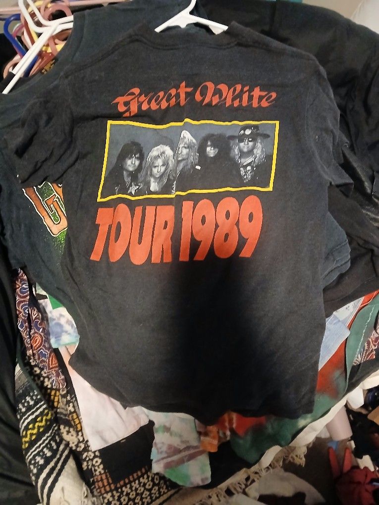 Vintage great white 1989 tour.
T shirt