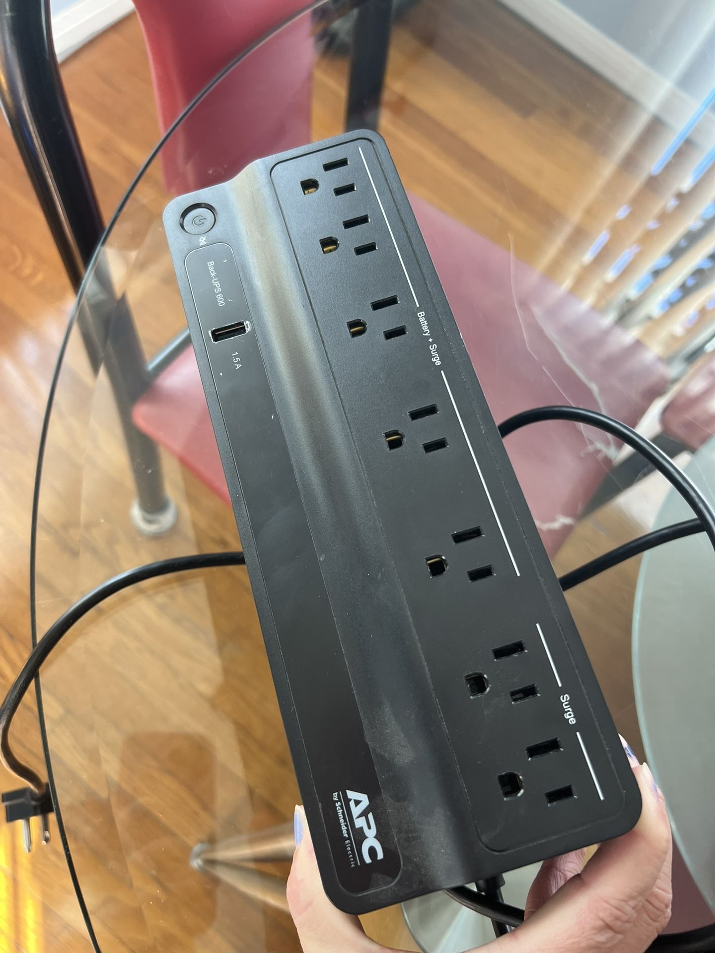 APC UPS Battery Backup and Surge Protector, 600VA/330 Watts Backup Battery Power Supply, BE600M1 Back-UPS with USB Charger Port