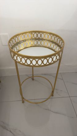 Gold/mirror table