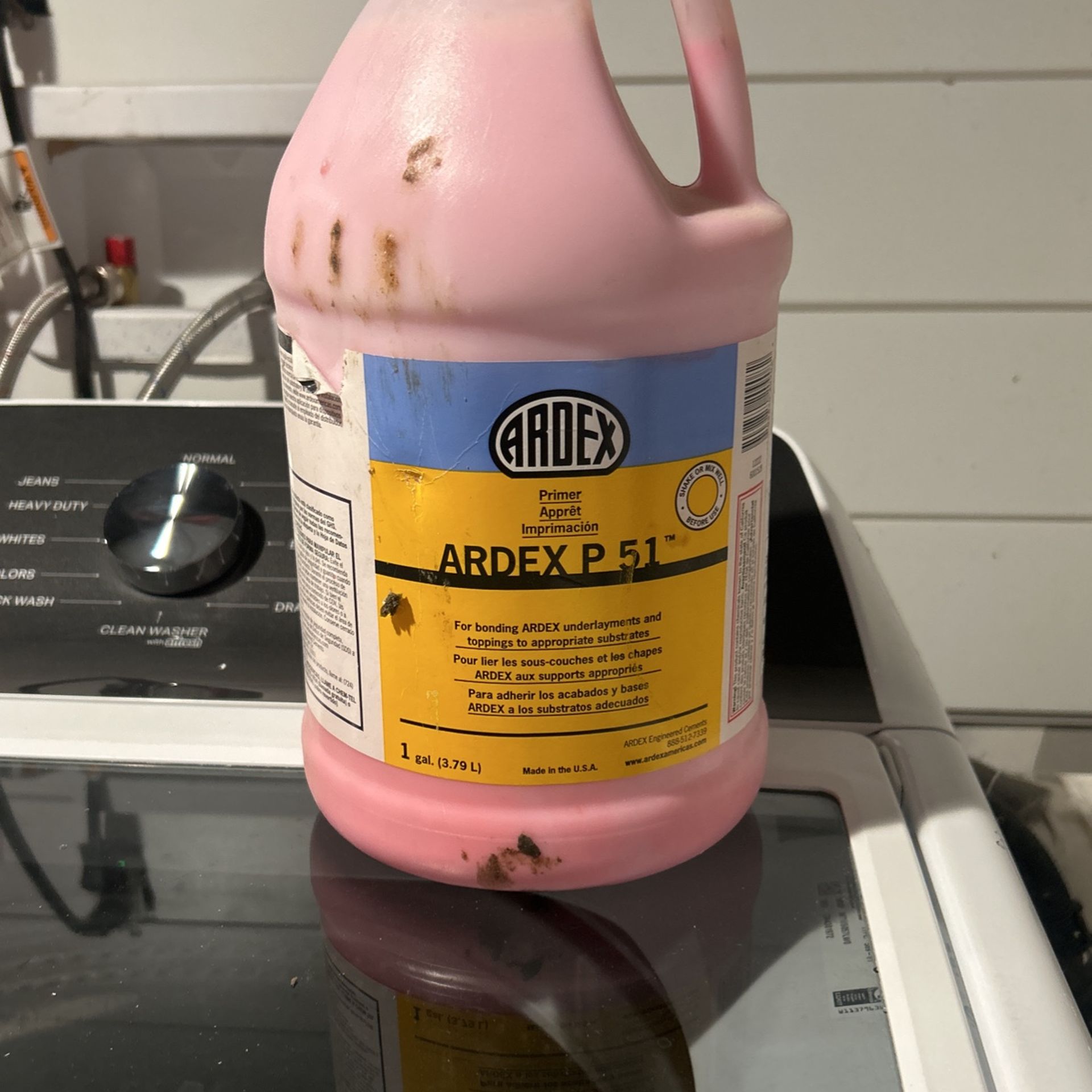 ARDEX P 51 is a solvent-free primer for the installation of ARDEX underlayments and toppings over absorbent concrete