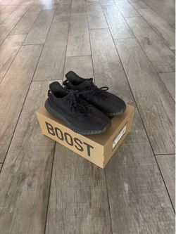 Yeezy 350 shoes size 8