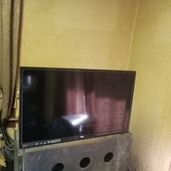 Thirty two inch 32" HD RCA TV / DVD Combo 
