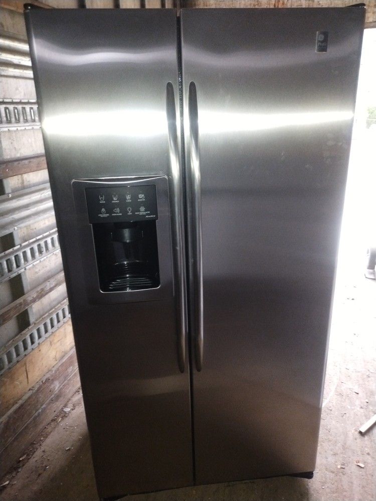 GE PROFILE REFRIGERATOR