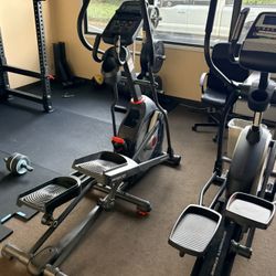 Schwinn 430 Eliptical Glider Exercise Cardio Machine