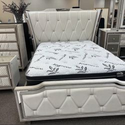 IVORY BED W/ Tall LED Headboard 😍😍😍