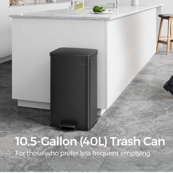 Kitchen Trash Can, 10.5 Gallon Garbage Can, Large Step Trash Bin with Lid, Stainless Steel, Soft Close, 15 Trash Bags Included, Black ULTB540B40
