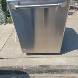 GE Monogram Dishwasher 