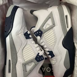 Air Jordan’s 4 Midnight Navy Gs