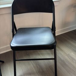 (1) BLACK FOLDING METAL CHAIR ONLY 