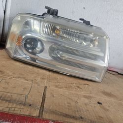 2007 2014 Lincoln navegator right side oem headlight