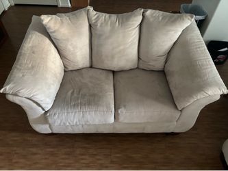 🛋️ Like-New Light Tan Couch – Great Deal! 🛋️