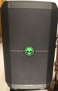 Mackie Thump-GO AC-and Battery Powered Speaker 5-Different modes 2-XLR and 1/4” input’s Bluetooth ready 20-DB Boost cover included mint condition 👍👍
