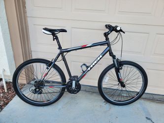 Trek 820 mountain bike 26 inch wheels like new