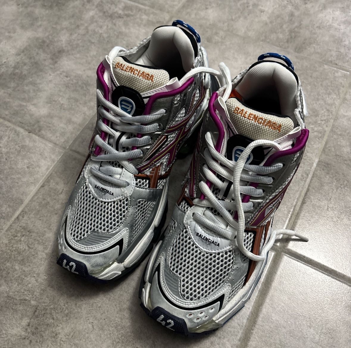 (SEND OFFERS)Balenciaga Runners