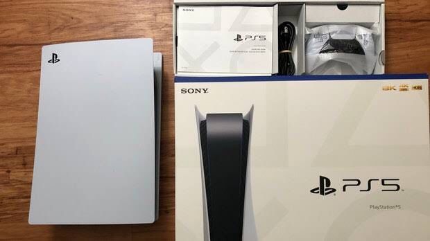 PlayStation 5 Console White 825Gb