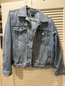 Jean Jacket GAP Size Large! 
