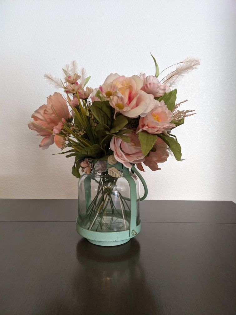 Flower arrangement with lantern