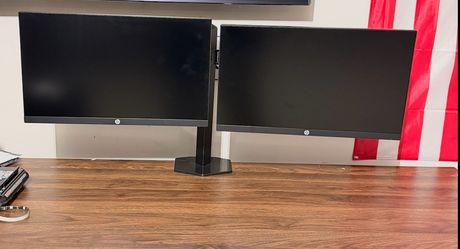 Docking station with monitors
