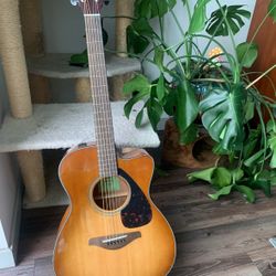 Yamaha FSX800C Small-Body Acoustic-Electric Guitar Sand Burst - Includes Hard Case & Starter Kit