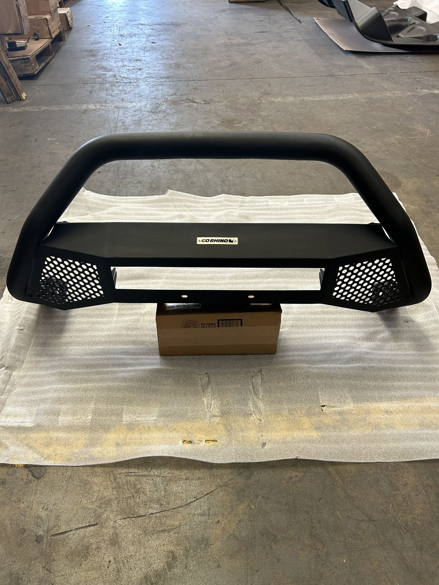 RC4 LR  Bull Bar Universal