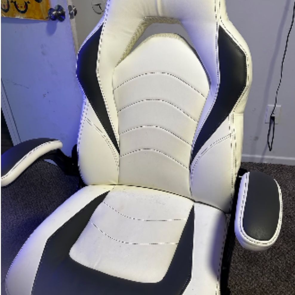 Emerge Gaming Chair (like New)